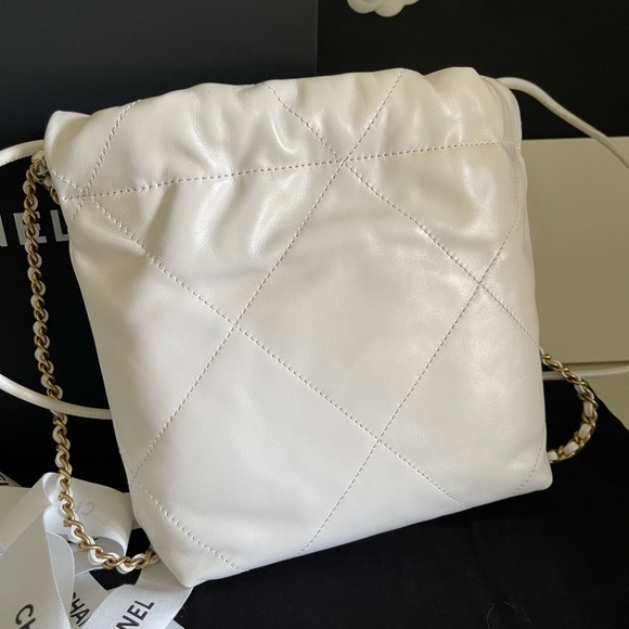 🖤🤍New!! Chanel 22 MINI White!! Full set!! 🤍🖤 - Picture 5 of 11